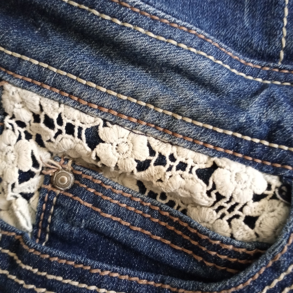 Almost Famous Bibs Jean Shorts Embellished Size 5 - Picture 8 of 16
